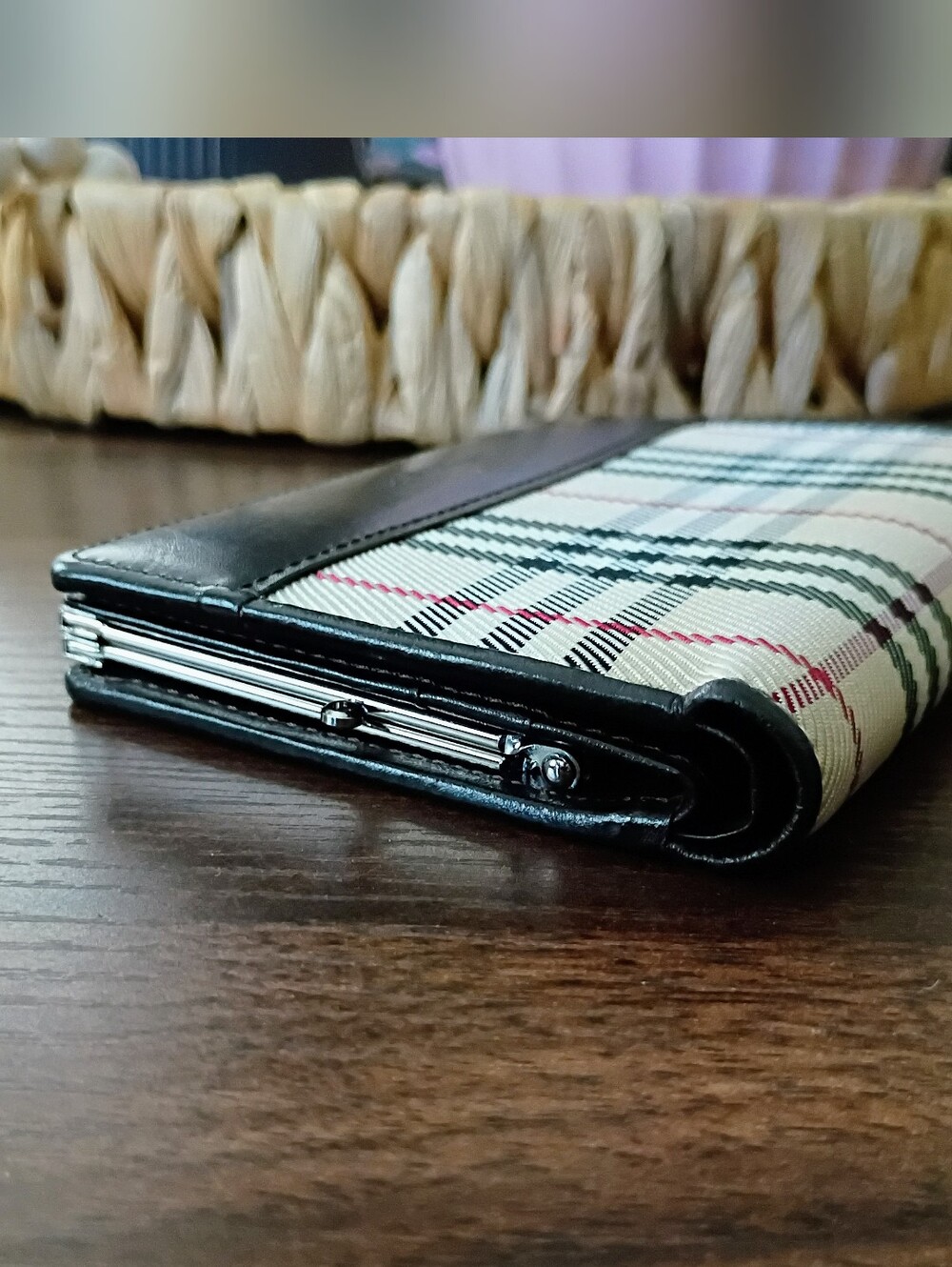 BURBERRY!! AUTHENTIC VINTAGE NOVA CHECK KISSLOCK BIFOLD WALLET 🤎 - Picture 5 of 10